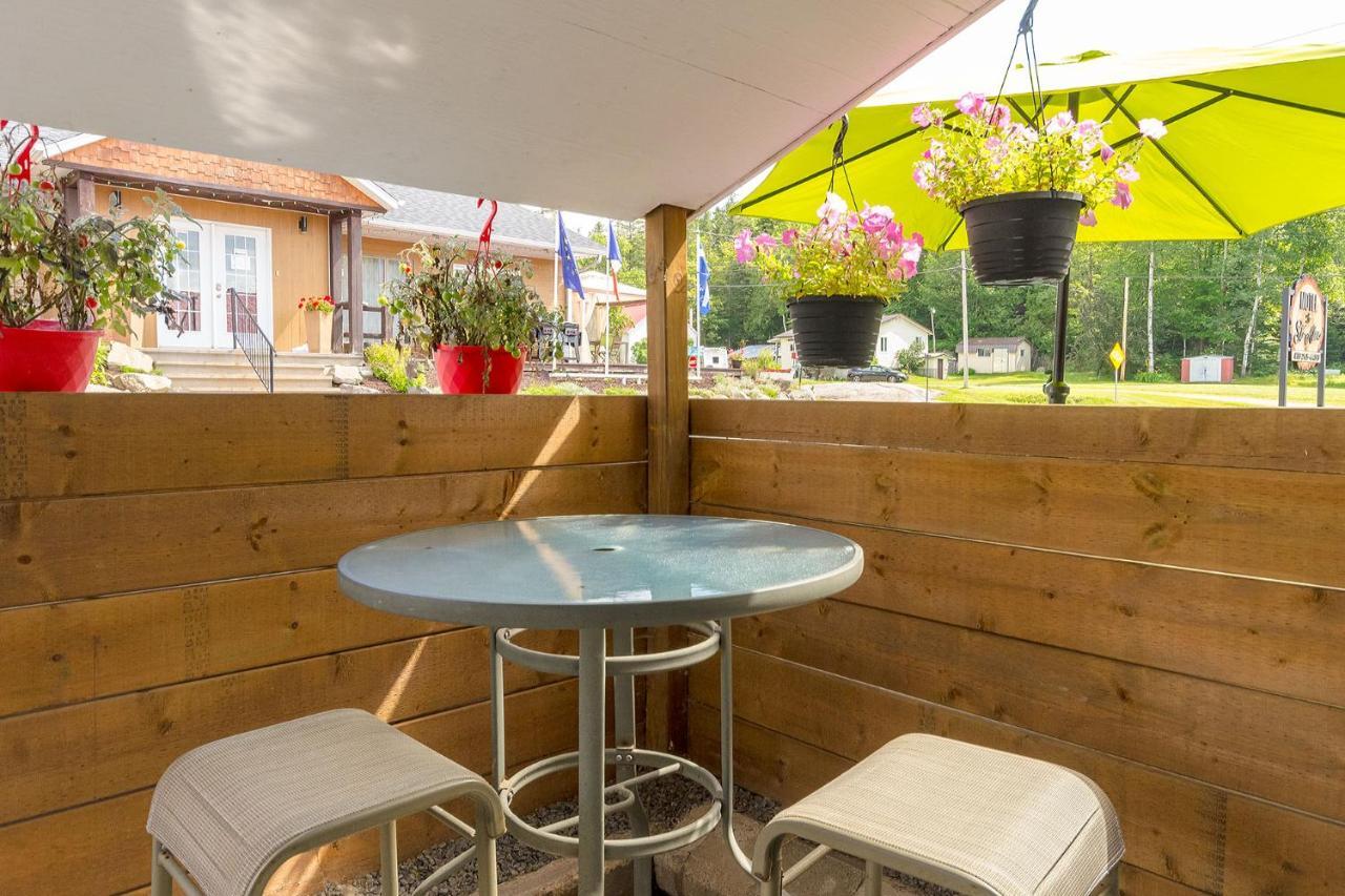 Le Saint Alex Motel Bagian luar foto
